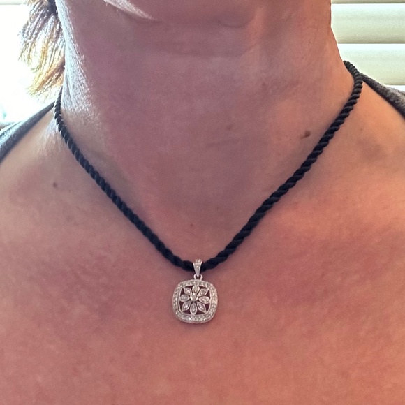 Diamond Floral Style earrings with matching pendant necklace - Picture 5 of 8